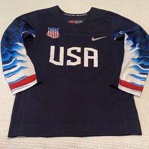 Nike Teen USA Navy and Red Hockey Jersey, size Small (16)